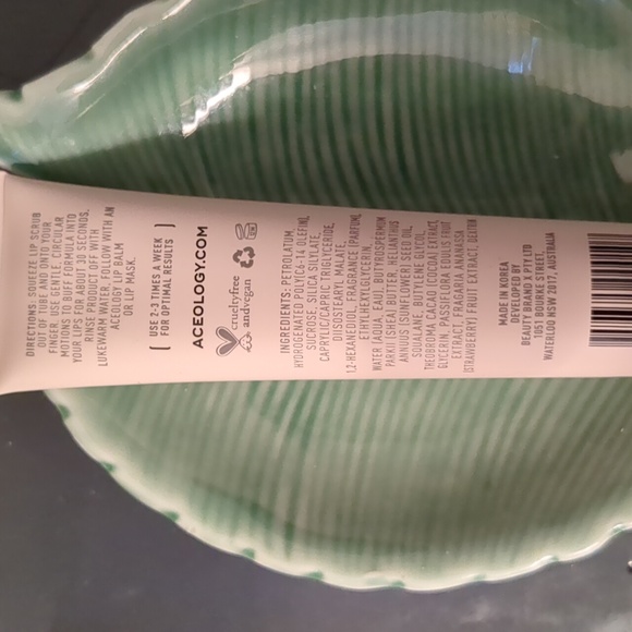 Refining Lip Scrub - Picture 2 of 3